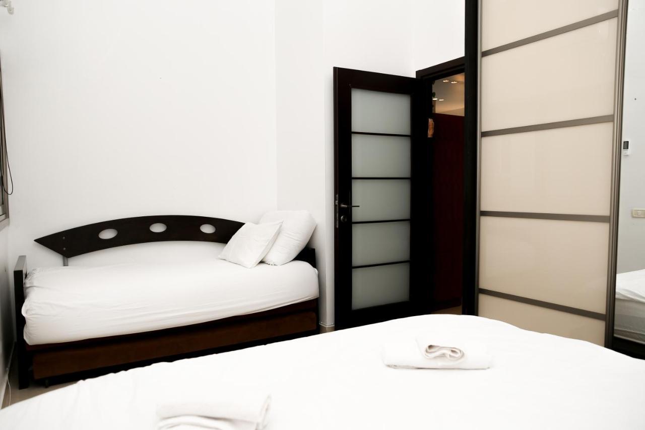 Sea View Apartment Prime Location On The Beach Tel Aviv Exteriör bild