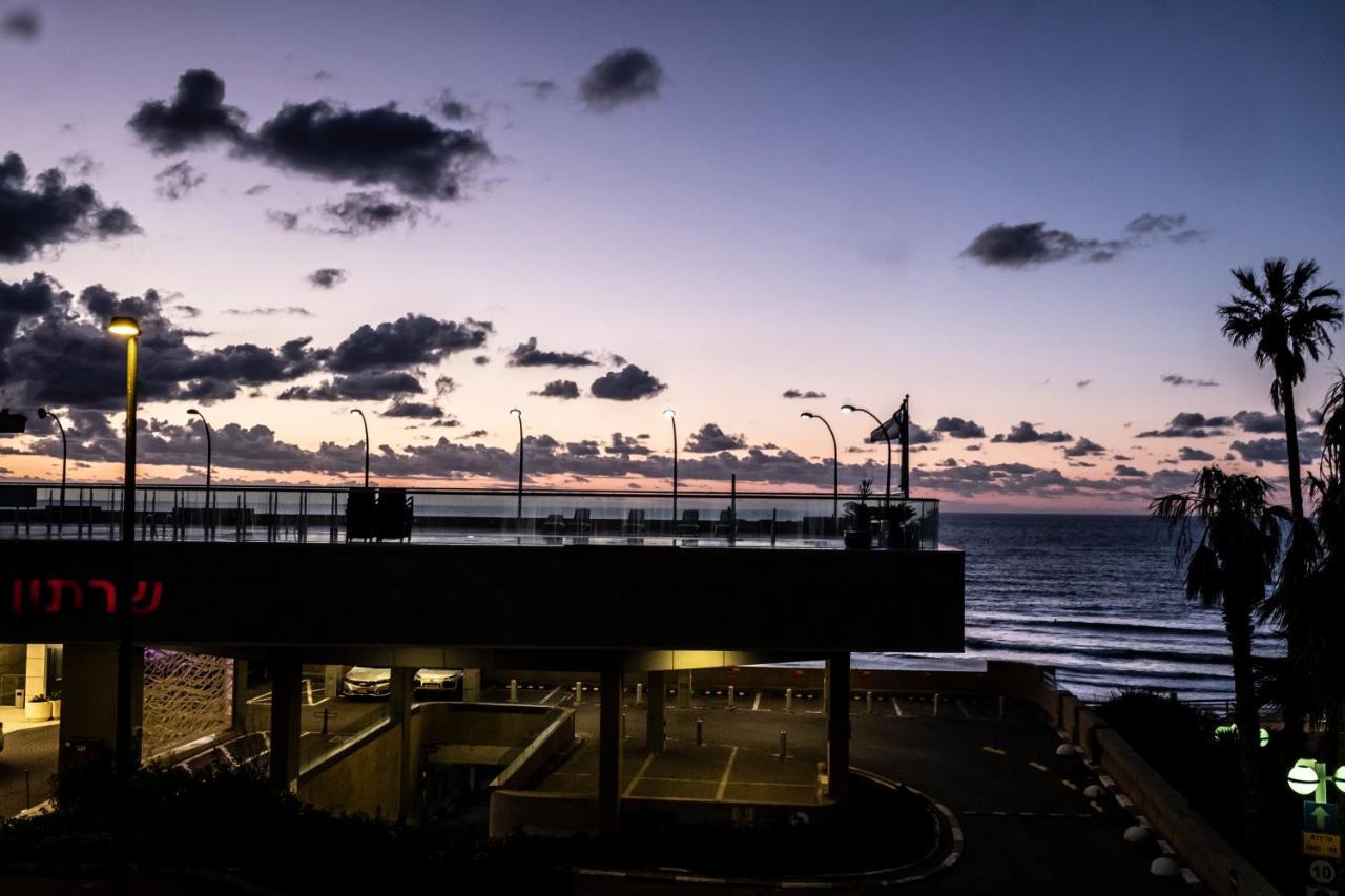 Sea View Apartment Prime Location On The Beach Tel Aviv Exteriör bild